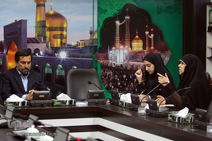 برگزاری نشست «بررسی فعالیتهای چهاردهمین جشنواره امام رضا(ع)» در مشهد برگزاری نشست «بررسی فعالیتهای چهاردهمین جشنواره امام رضا(ع)» در مشهد