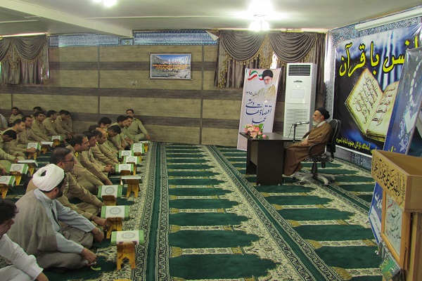 محفل انس با قرآن در آمادگاه ناوگان جنوب نداجا برگزار شد محفل انس با قرآن در آمادگاه ناوگان جنوب نداجا برگزار شد