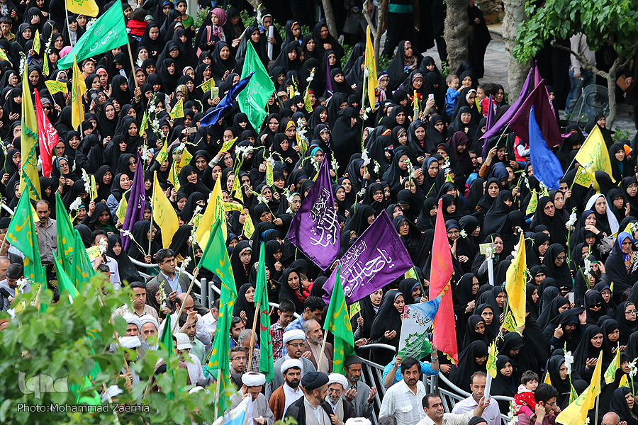 منتظران ظهور امام زمان(عج) در میدان شهدای مشهد گردهم آمدند