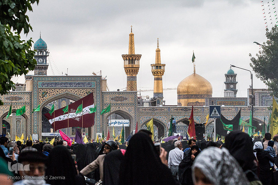 منتظران ظهور امام زمان(عج) در میدان شهدای مشهد گردهم آمدند