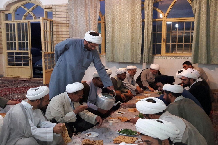 گردهمایی 120 روحانی ساوجی در ضیافت افطار