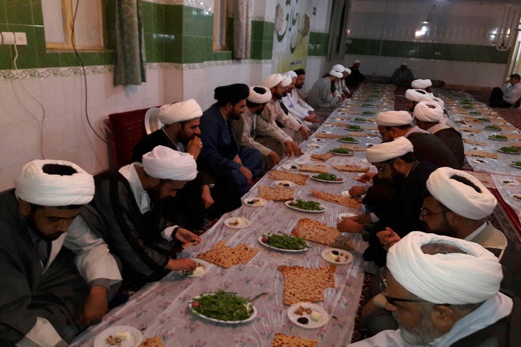 گردهمایی 120 روحانی ساوجی در ضیافت افطار