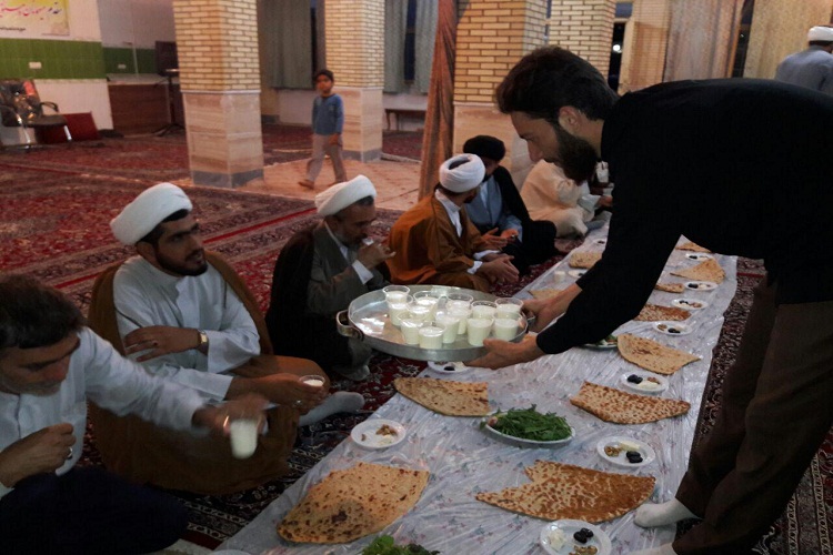گردهمایی 120 روحانی ساوجی در ضیافت افطار