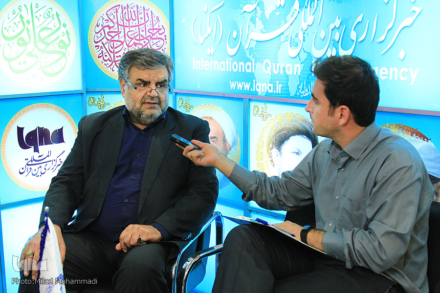 بازدید معاون فرهنگی دانشگاه علامه طباطبایی از غرفه خبرگزاری ایکنا