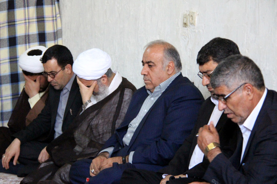 دیدار استاندار لرستان با خانواده شهید مدافع حرم در کوهدشت