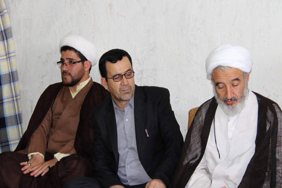 دیدار استاندار لرستان با خانواده شهید مدافع حرم در کوهدشت