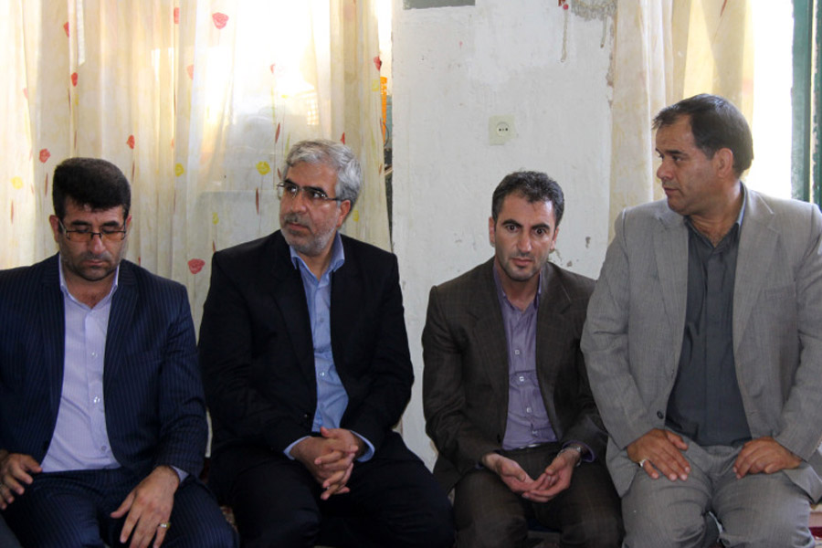 دیدار استاندار لرستان با خانواده شهید مدافع حرم در کوهدشت