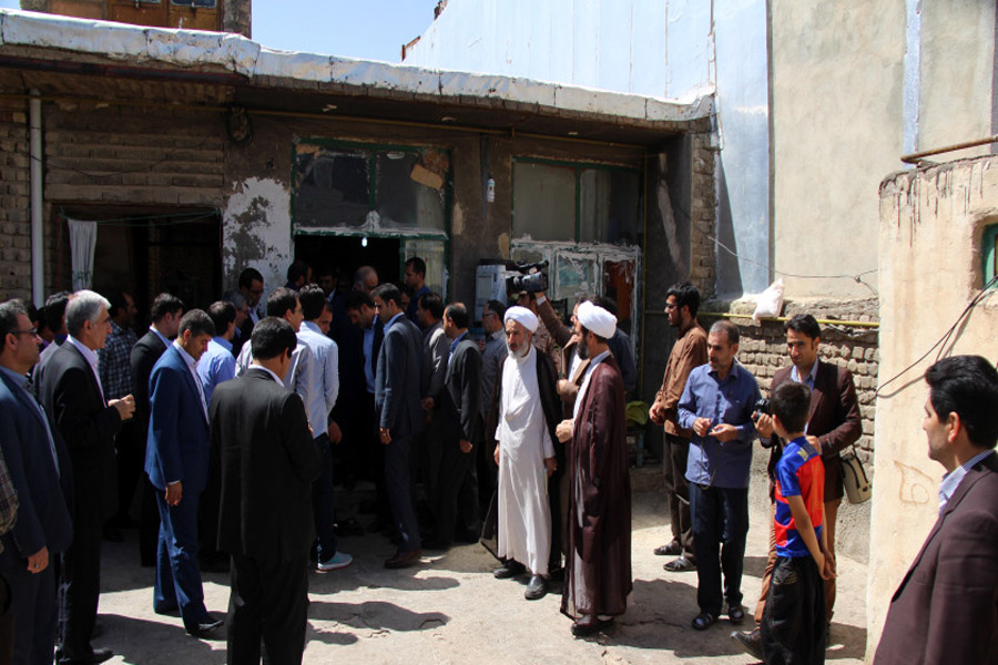 دیدار استاندار لرستان با خانواده شهید مدافع حرم در کوهدشت