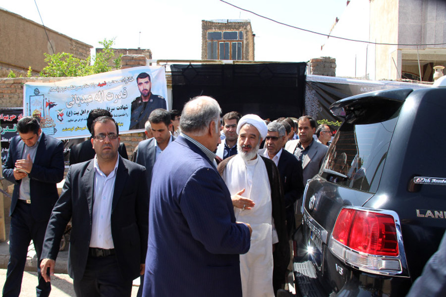 دیدار استاندار لرستان با خانواده شهید مدافع حرم در کوهدشت