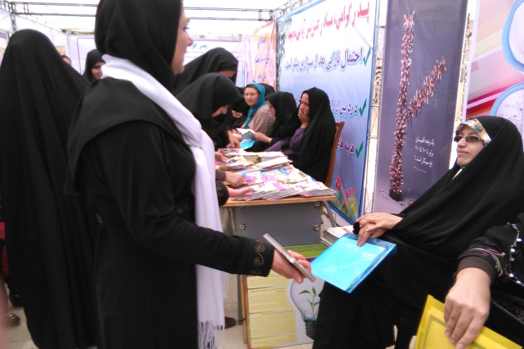 نمایشگاه ترویج زایمان طبیعی در خمین برگزار شد نمایشگاه ترویج زایمان طبیعی در خمین برگزار شد