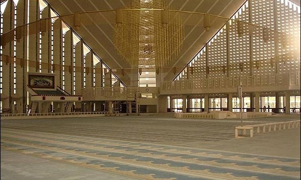 مسجد توریستی در تپه‌های سرسبز پاکستان + عکس