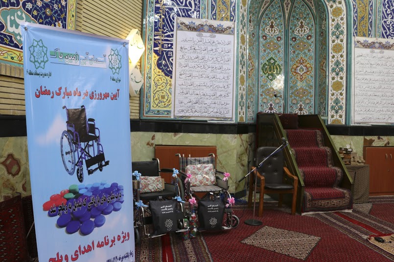 درب‌ بطری‌های بازیافتی تبدیل به ویلچر شد