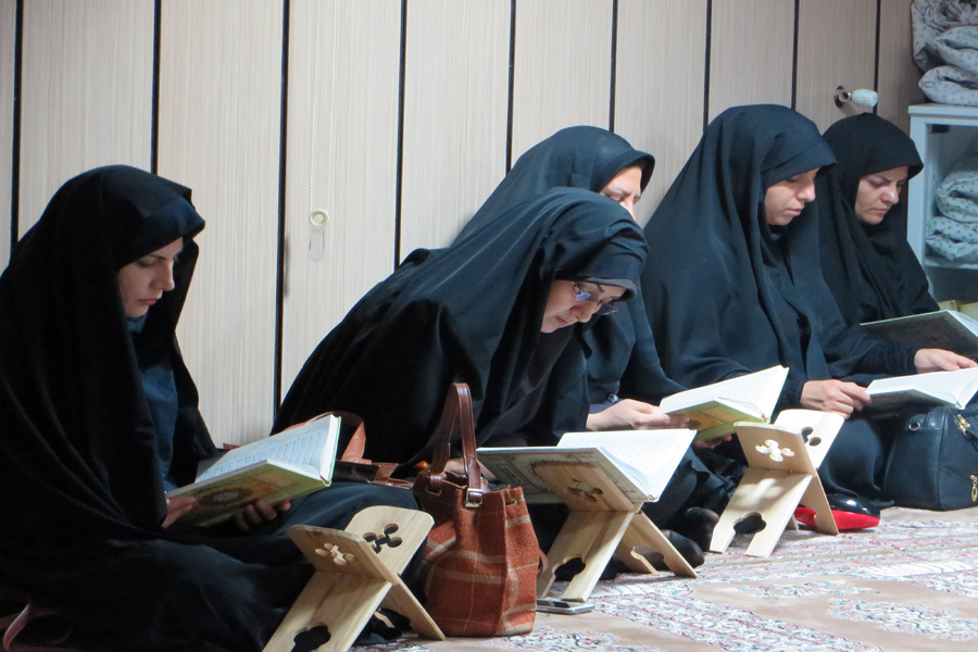 برگزاری برنامه جزءخوانی قرآن در امور مالیاتی لرستان + عکس