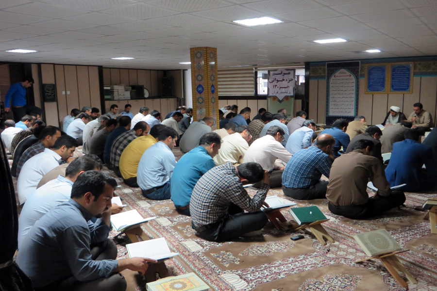 برگزاری برنامه جزءخوانی قرآن در امور مالیاتی لرستان + عکس