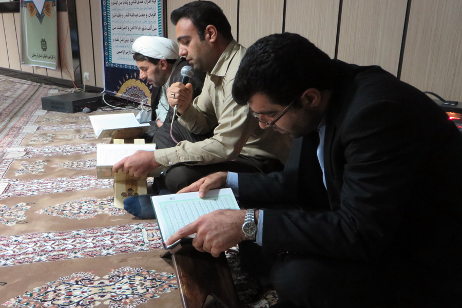 برگزاری برنامه جزءخوانی قرآن در امور مالیاتی لرستان + عکس