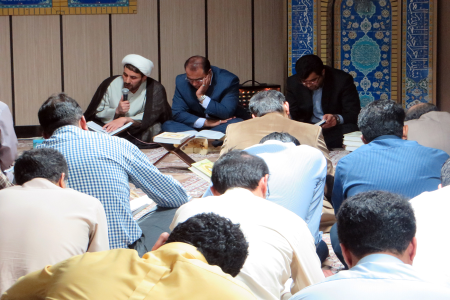 برگزاری برنامه جزءخوانی قرآن در امور مالیاتی لرستان + عکس