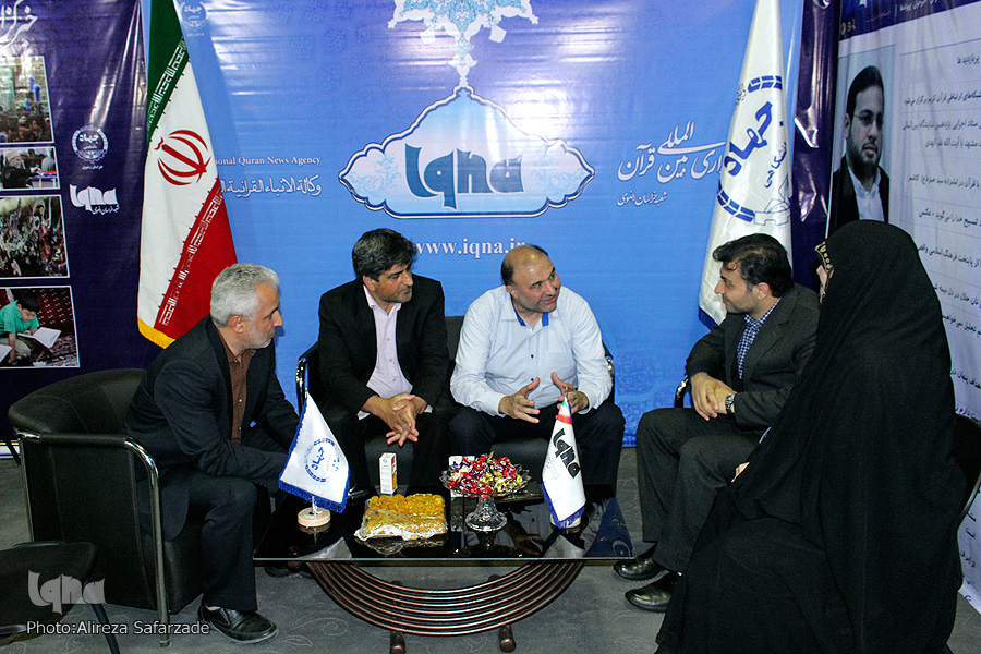 بازدید رئیس جهاددانشگاهی خراسان رضوی از نمایشگاه قرآن مشهد