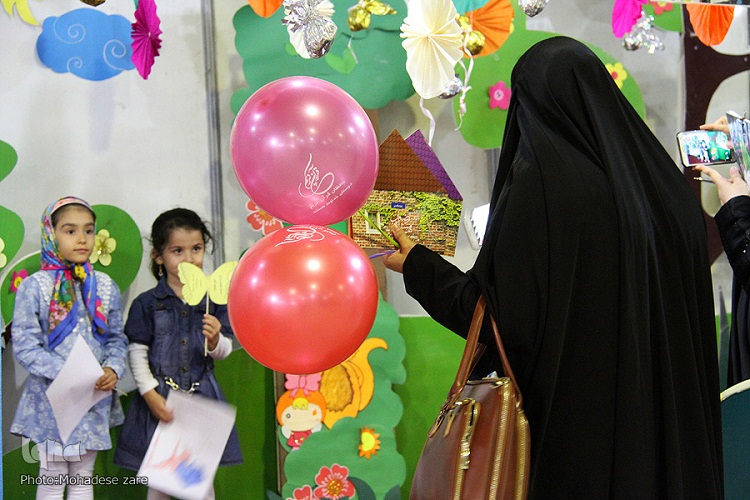 قطار رنگارنگ می‌ره به شهر قرآن؛ ایستگاه همدلی کودکان با مدافعان حرم