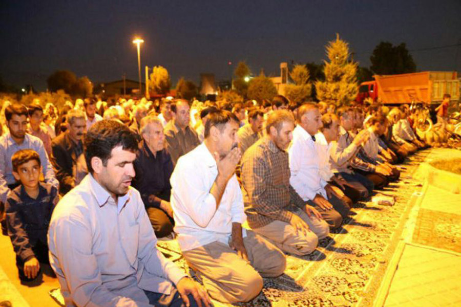 اقامه نماز جماعت در پارک مهرگان کوهدشت + عکس اقامه نماز جماعت در پارک مهرگان کوهدشت + عکس