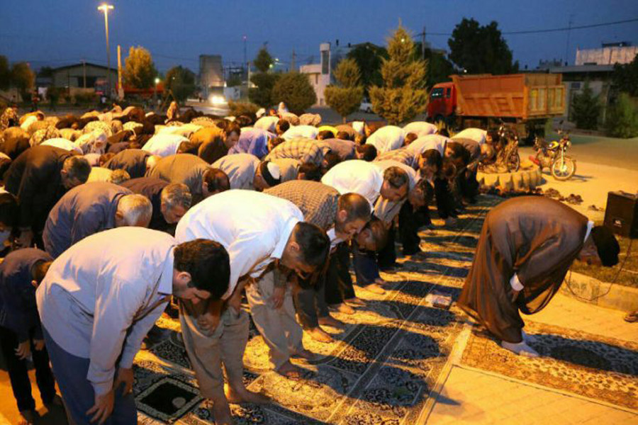 اقامه نماز جماعت در پارک مهرگان کوهدشت + عکس اقامه نماز جماعت در پارک مهرگان کوهدشت + عکس
