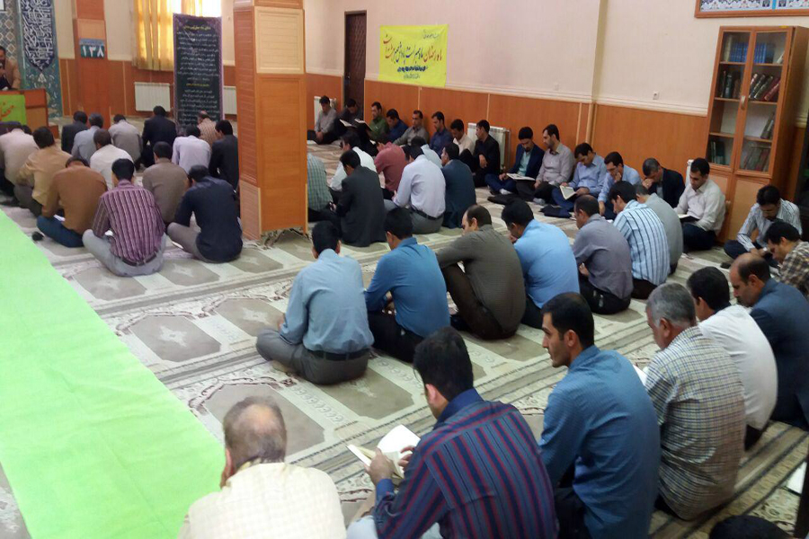 برگزاری محفل انس با قرآن در دانشگاه آزاد واحد خرم‌آباد