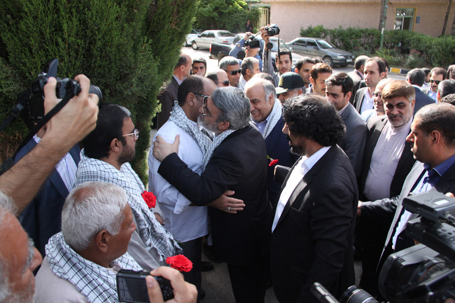 رونمایی وصیت‌نامه شهید «حیدریان» با حضور وزیر کشور  در لرستان + عکس