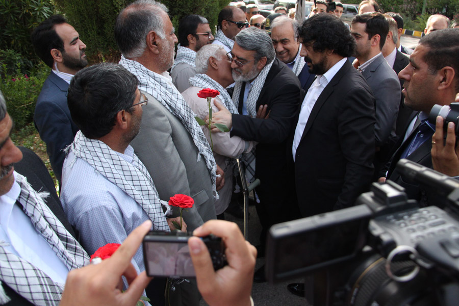 رونمایی وصیت‌نامه شهید «حیدریان» با حضور وزیر کشور  در لرستان + عکس