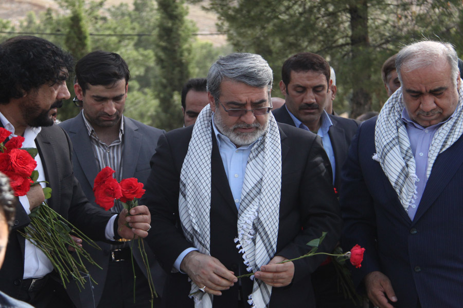رونمایی وصیت‌نامه شهید «حیدریان» با حضور وزیر کشور  در لرستان + عکس
