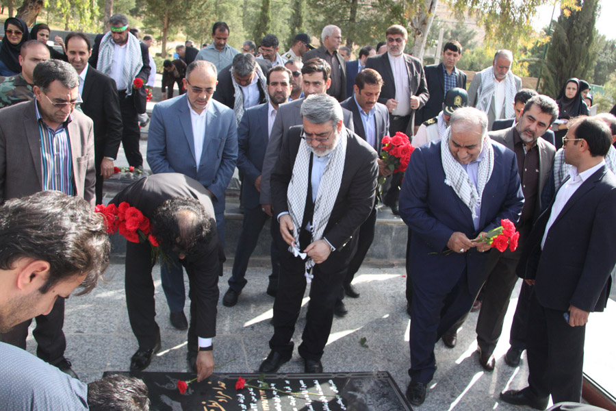 رونمایی وصیت‌نامه شهید «حیدریان» با حضور وزیر کشور  در لرستان + عکس