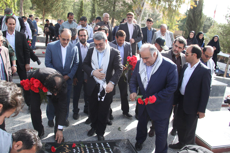 رونمایی وصیت‌نامه شهید «حیدریان» با حضور وزیر کشور  در لرستان + عکس