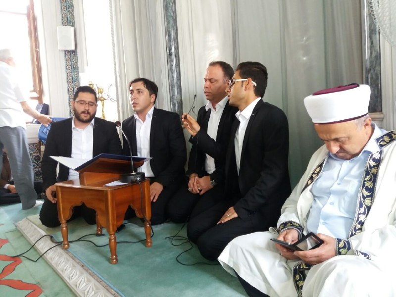 گروه تواشیح «مشکات» در میدان تقسیم استانبول + عکس