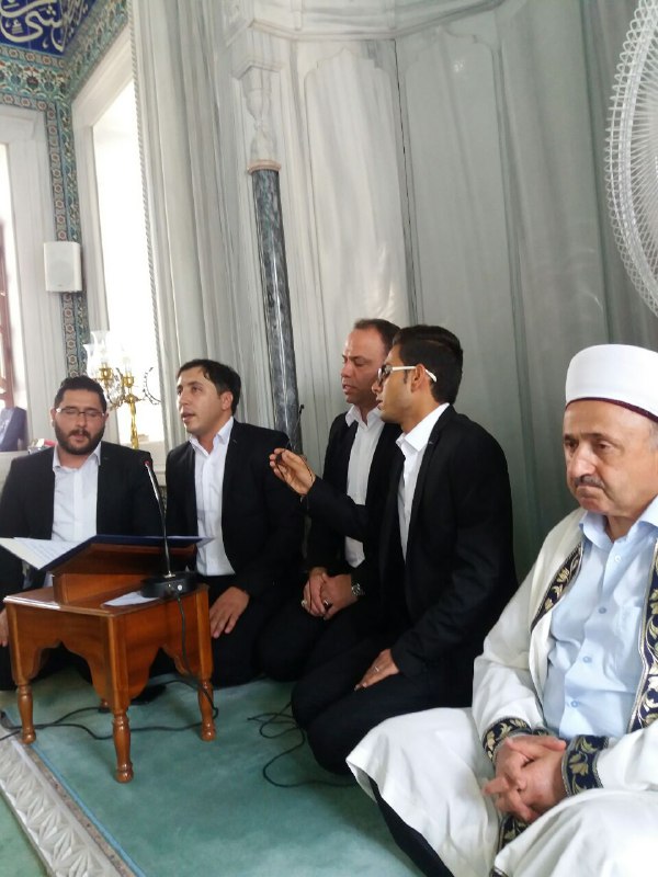 گروه تواشیح «مشکات» در میدان تقسیم استانبول + عکس