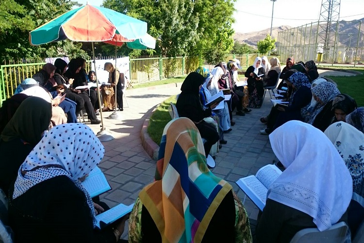 برگزاری محفل جزءخوانی قرآنی ویژه بانوان در سنندج