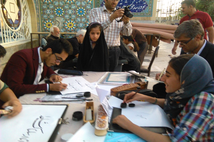 کتابت قرآن در خمین ادامه دارد+عکس