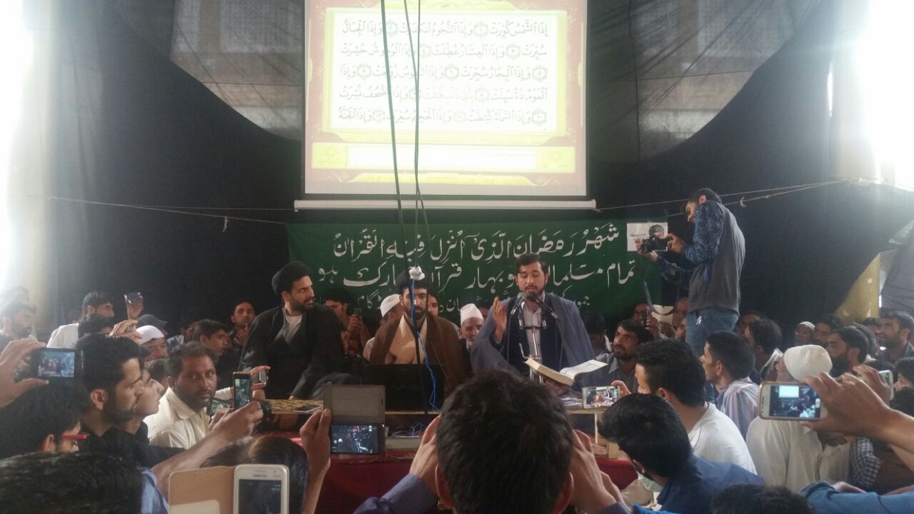 قاری ایرانی در جمع مردم هندوستان + عکس