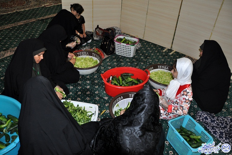 سفره‌ای به وسعت آسمان، میزبان زائران و مجاوران امامزادگان کاشمر+عکس