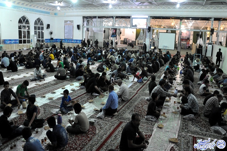 سفره‌ای به وسعت آسمان، میزبان زائران و مجاوران امامزادگان کاشمر+عکس