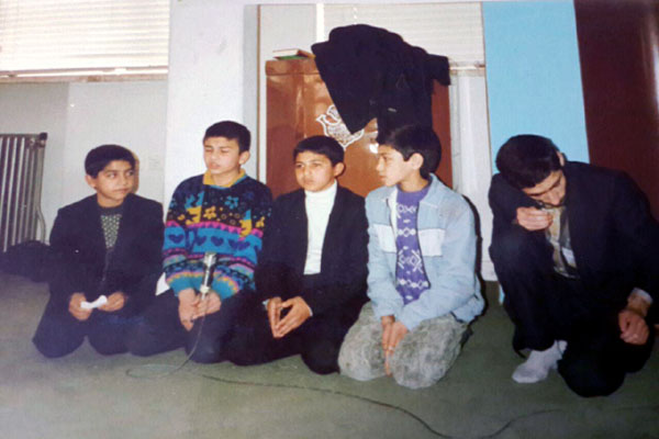 آیت‌الله بهجت در ۱۴ سالگی/ تصویر رهبر با شهید بهشتی و شهید باهنر/ گروه تواشیح صف در سال 1370