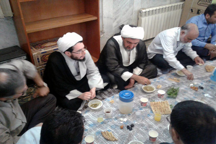 آیت‌الله بهجت در ۱۴ سالگی/ تصویر رهبر با شهید بهشتی و شهید باهنر/ گروه تواشیح صف در سال 1370