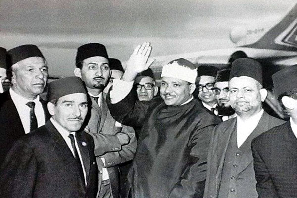 آیت‌الله بهجت در ۱۴ سالگی/ تصویر رهبر با شهید بهشتی و شهید باهنر/ گروه تواشیح صف در سال 1370