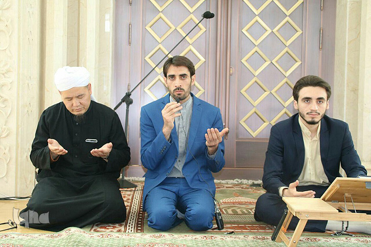 استقبال مسلمانان چین از قاریان جوان ایرانی