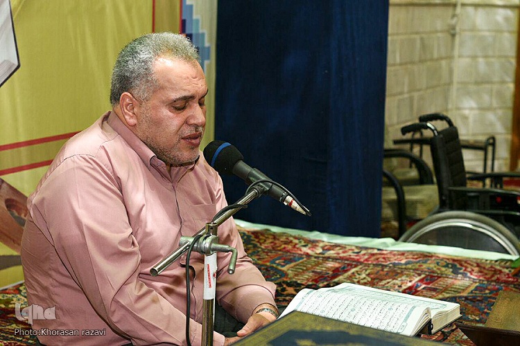 تجلیل از قاری قرآن در محفل انس با قرآن تجلیل از قاری قرآن در محفل انس با قرآن