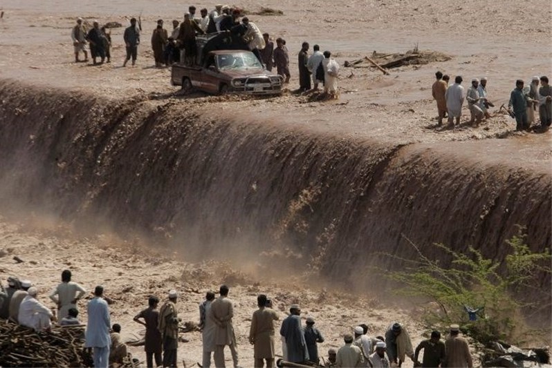 کشته‌شدن نمازگزاران پاکستانی بر اثر وقوع سیل