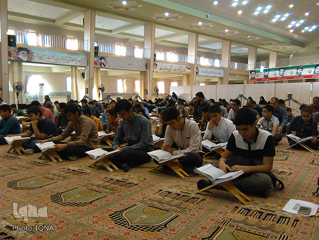 یک‌هزار و 429 نفر در مراسم جزءخوانی خمین شرکت کردند