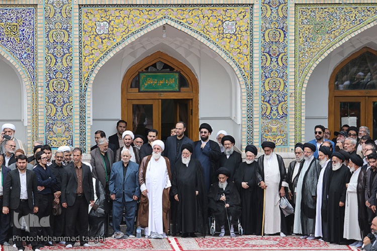 تشیع پیکر حجت‌الاسلام والمسلمين سيدكاظم علم‌الهدی/ اقامه نماز میت توسط برادر مرحوم