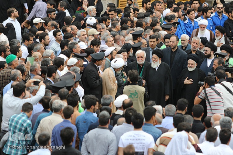 تشیع پیکر حجت‌الاسلام والمسلمين سيدكاظم علم‌الهدی/ اقامه نماز میت توسط برادر مرحوم