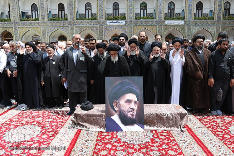 تشیع پیکر حجت‌الاسلام والمسلمين سيدكاظم علم‌الهدی/ اقامه نماز میت توسط برادر مرحوم
