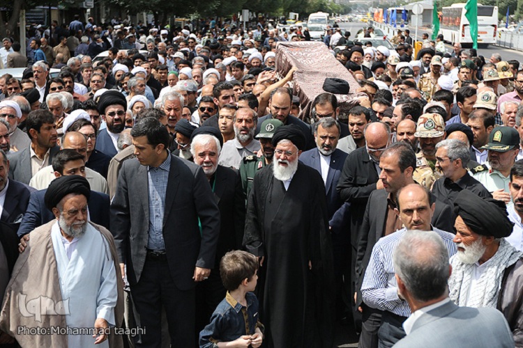 تشیع پیکر حجت‌الاسلام والمسلمين سيدكاظم علم‌الهدی/ اقامه نماز میت توسط برادر مرحوم