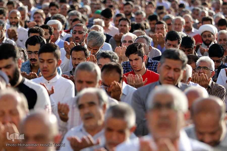 نماز عید فطر در بارگاه منور رضوی اقامه شد + عکس