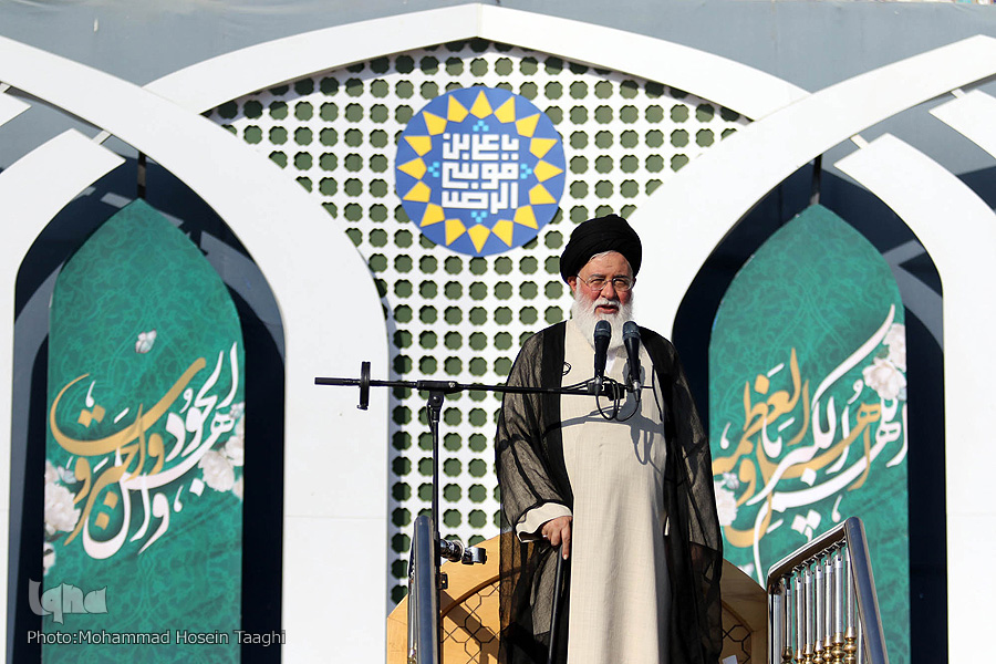 نماز عید فطر در بارگاه منور رضوی اقامه شد + عکس